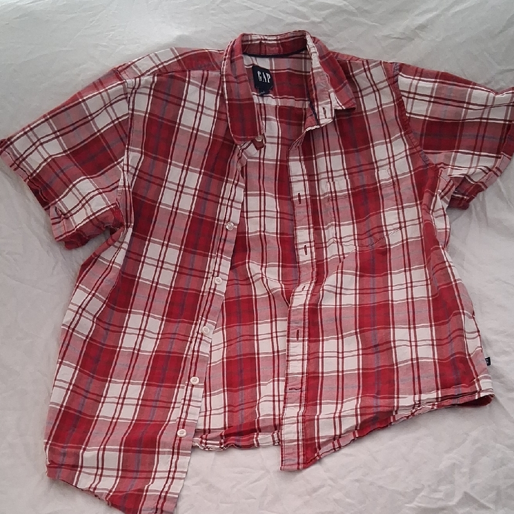 GAP Men's Medium Short Sleeve Button Down Red and White Plaid Shirt